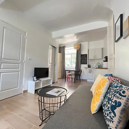 Tabi ,modern Chic Vs Free Parking,wifi,draps Apartment Thiers